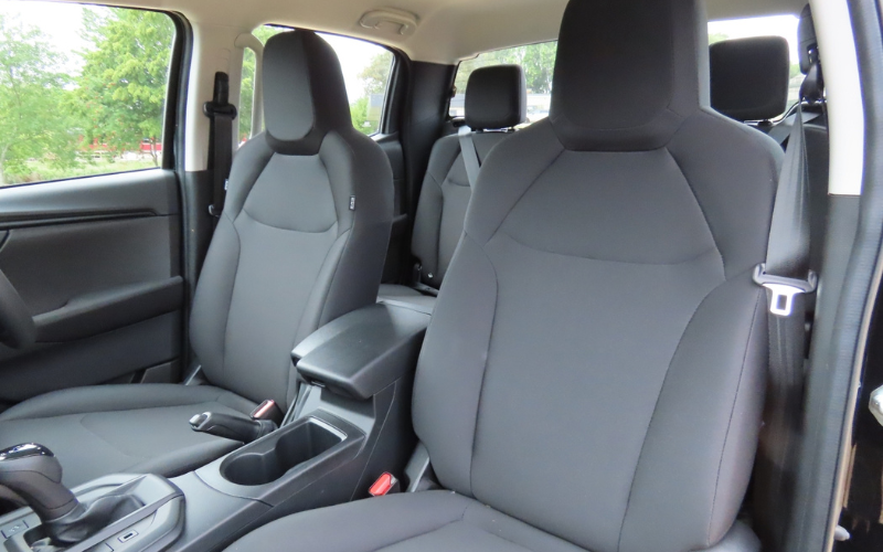 Isuzu D-Max front cabin