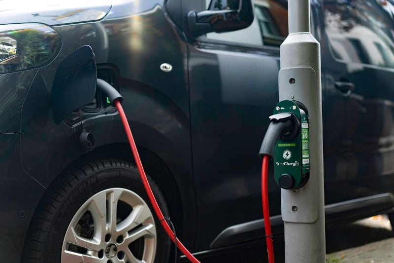 Limited Access To On-Street Chargers Hindering Business EV Van Switch