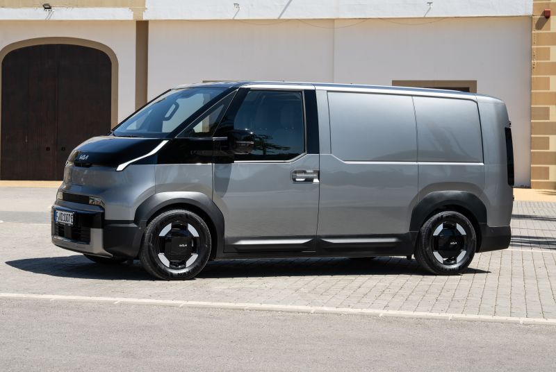 Kia PV5 Scoops Van of the Year at What Van? Awards 2026
