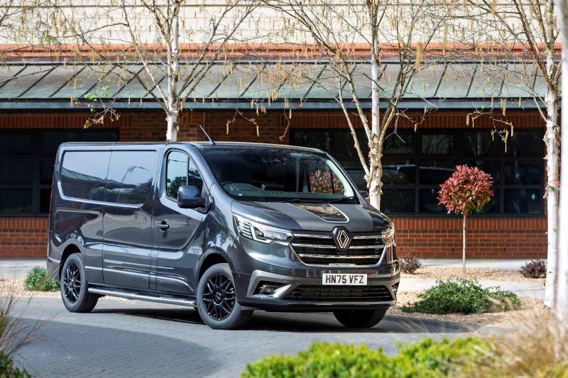 Renault Trafic Graphite Added to Medium Van Line-Up