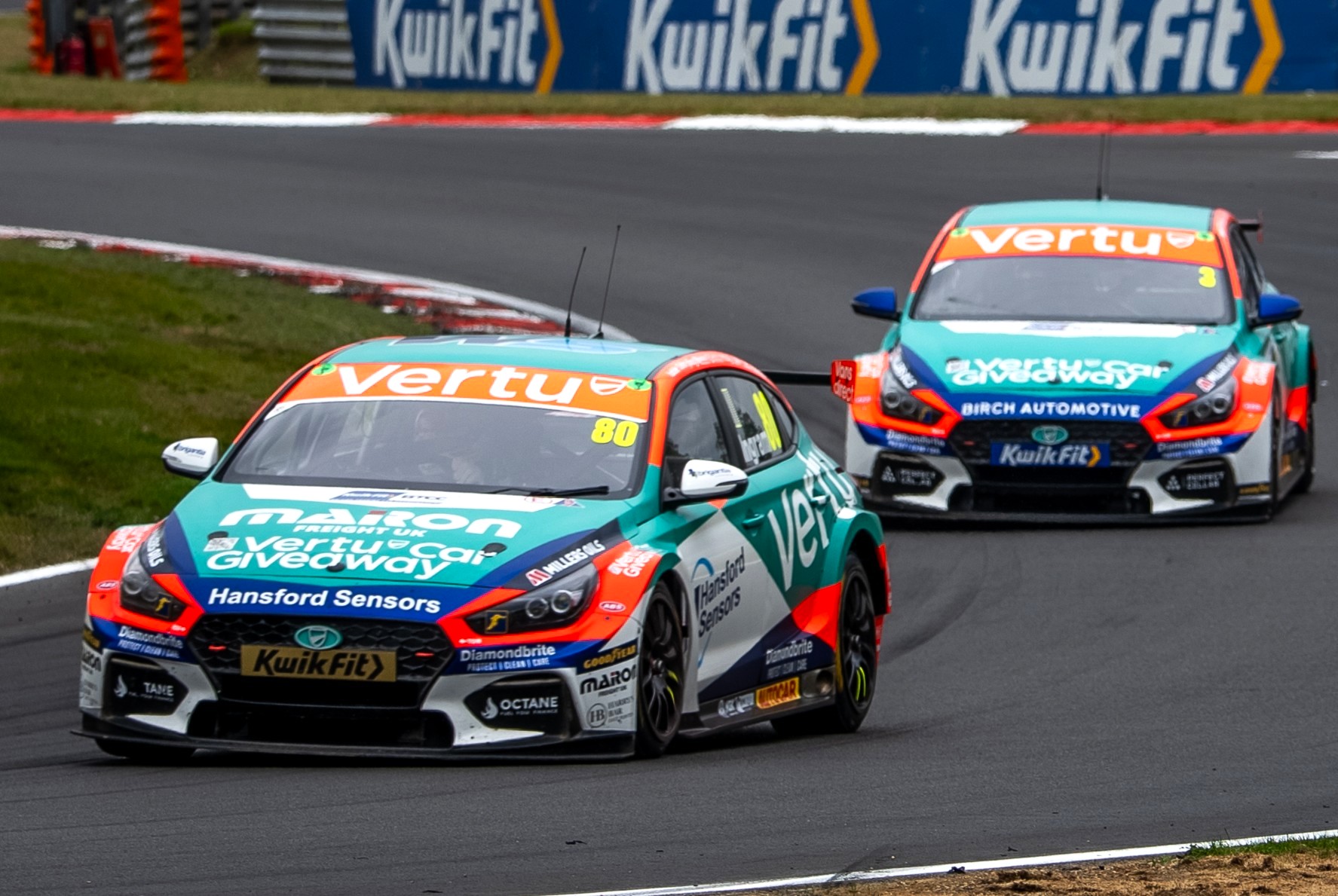 Vansdirect-backed Team VERTU Returns to Winnings Ways at Brands BTCC