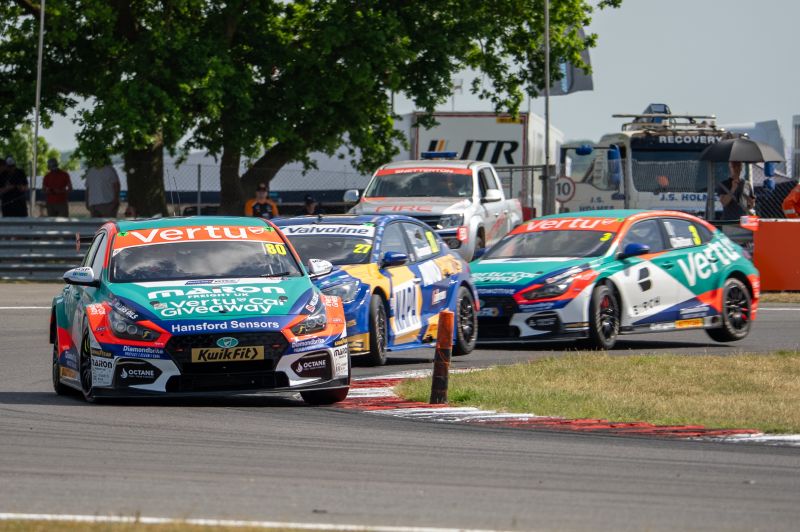 Pace and Podiums for Vansdirect-backed Team VERTU at Snetterton BTCC
